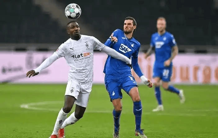 德甲冲欧生死卡位战！霍芬海姆VS门兴前瞻：主场4连胜碾压VS残阵阻击，比分预测锁定2-3球